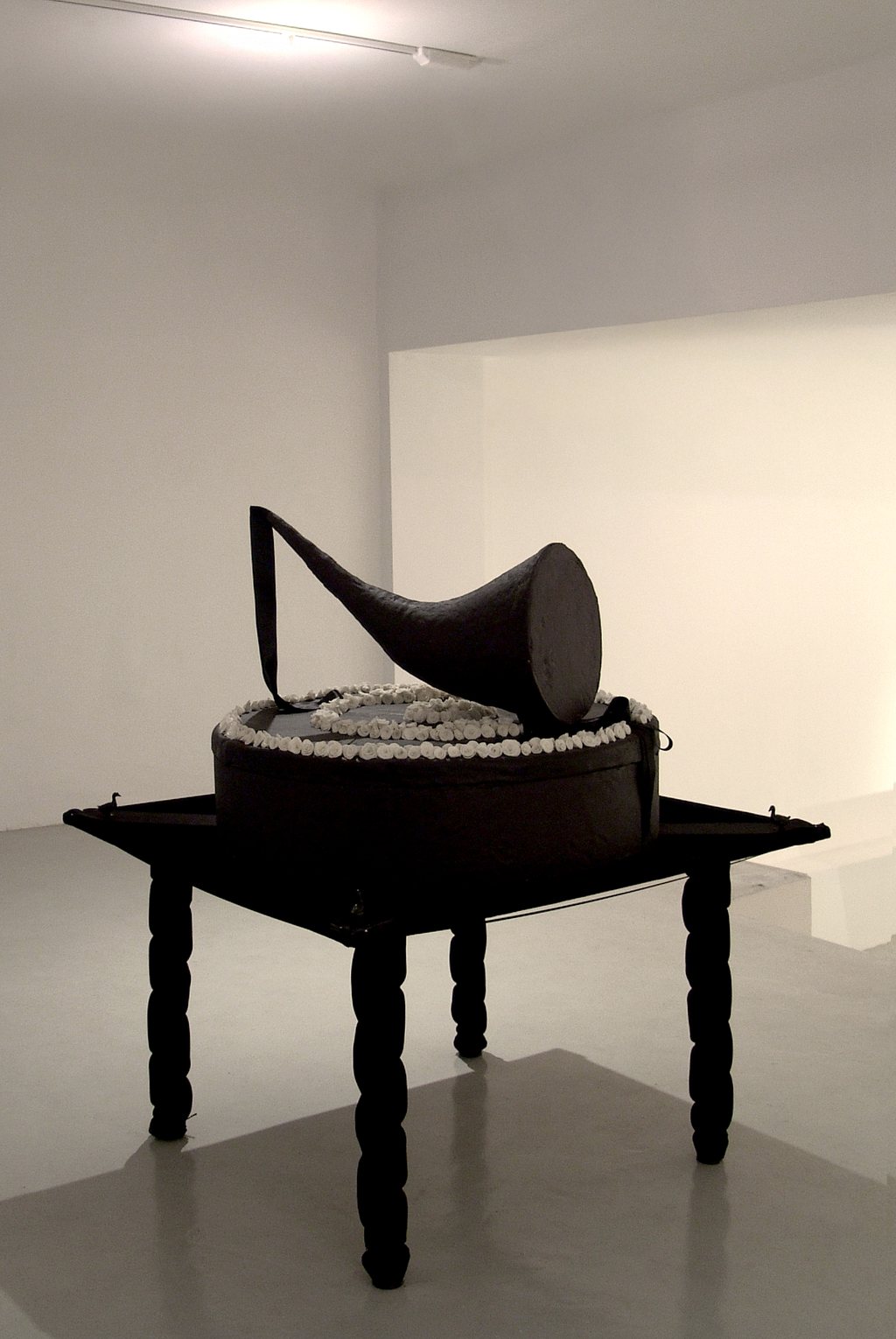 Edible sculpture – wedding cake from the wedding of Jeff Koons & Cicciolina – Dragana Sapanjoš, POMeCA, 2005 (image 21)